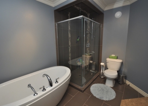 Modèle maison moderne St-Germain-de-Grantham - salle de bain
